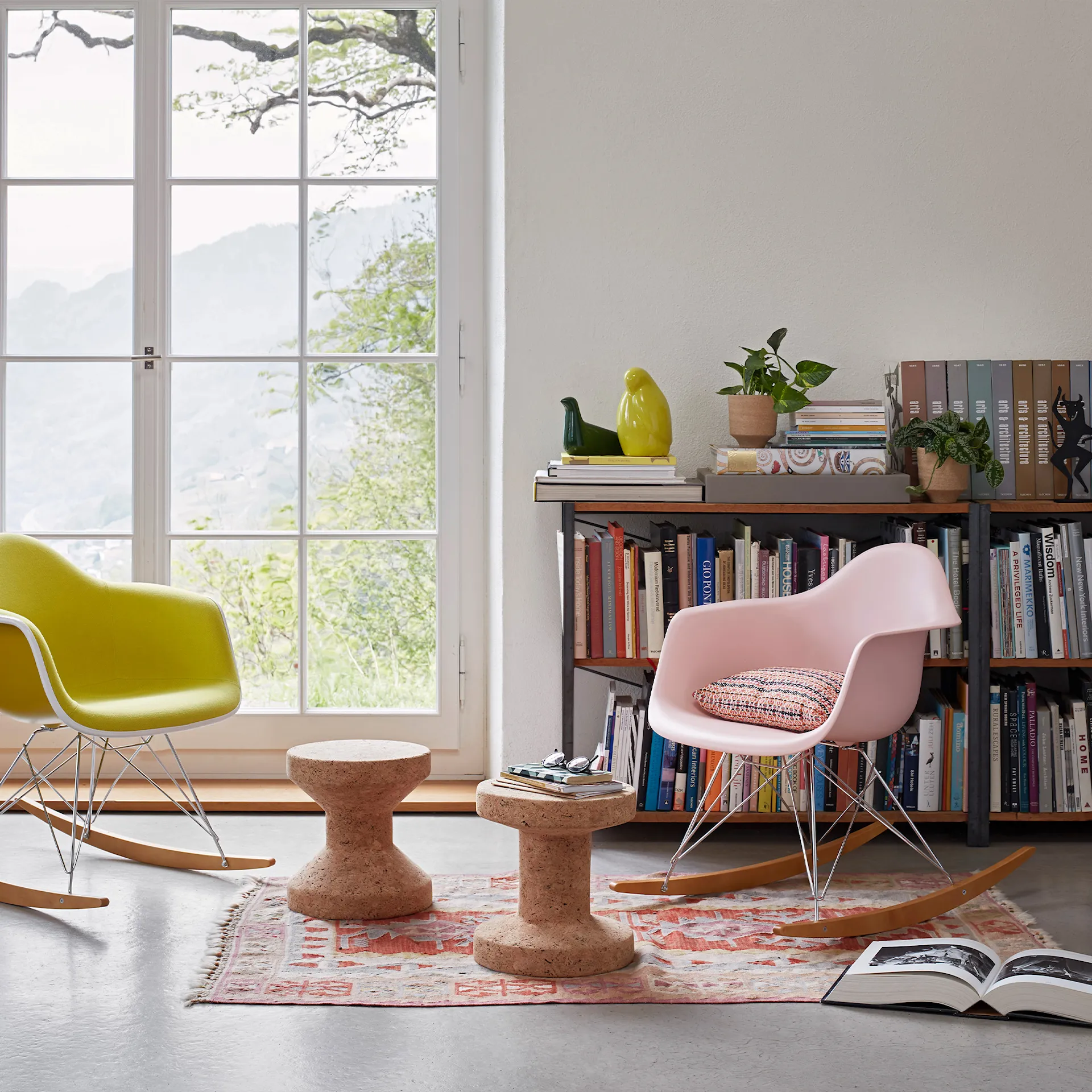 Eames RE Plastic Armchair RAR gyngestol Basic Dark/Golden Maple - Vitra - Charles & Ray Eames - NO GA