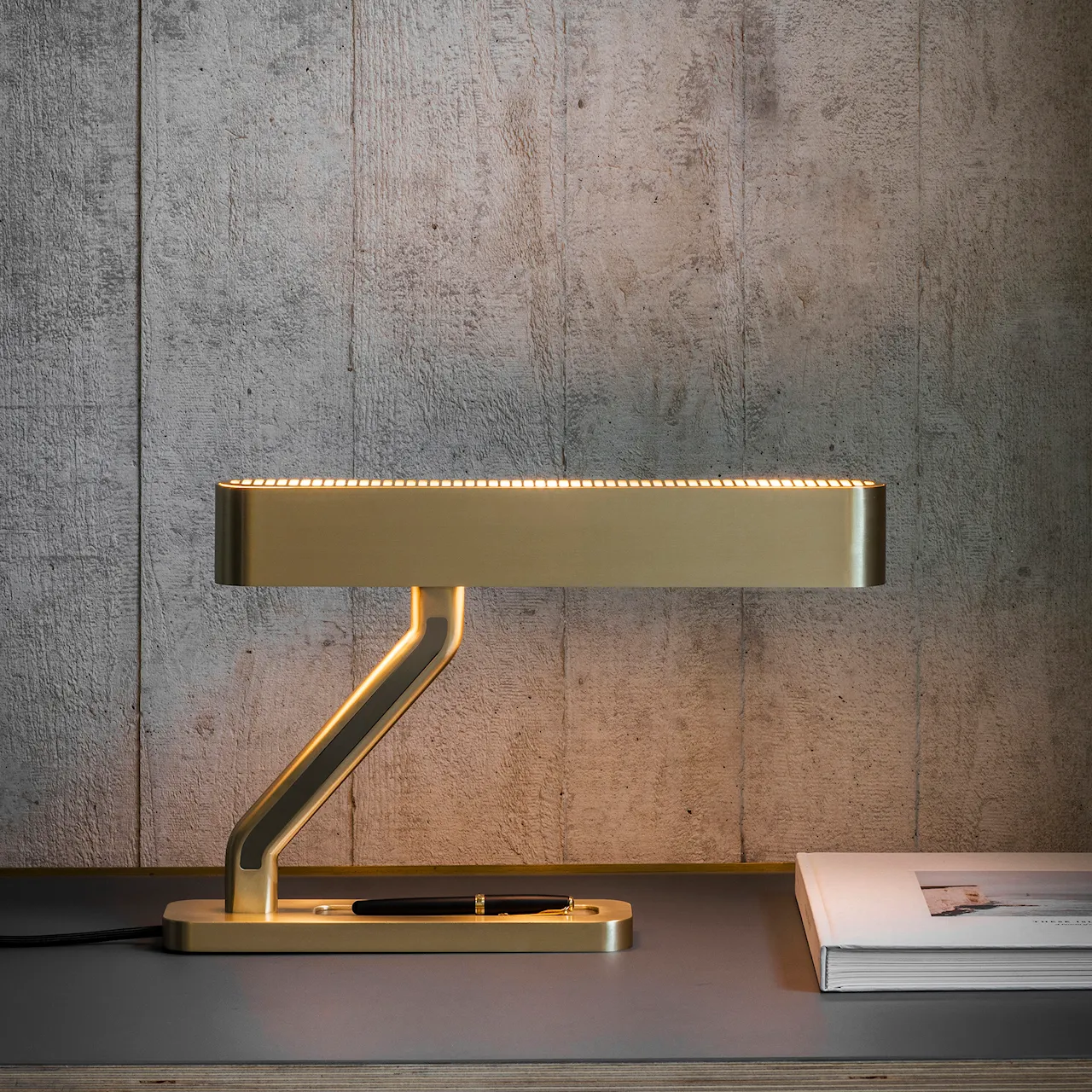 Colt Table Lamp, Brass/Bronze