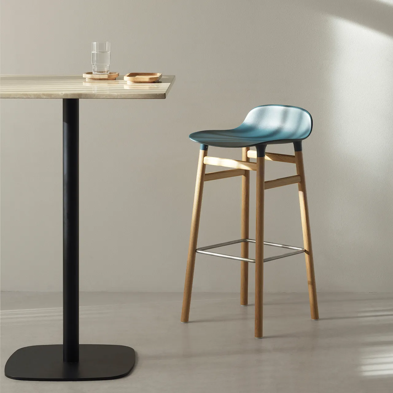 Form Barstool 65 cm Oak