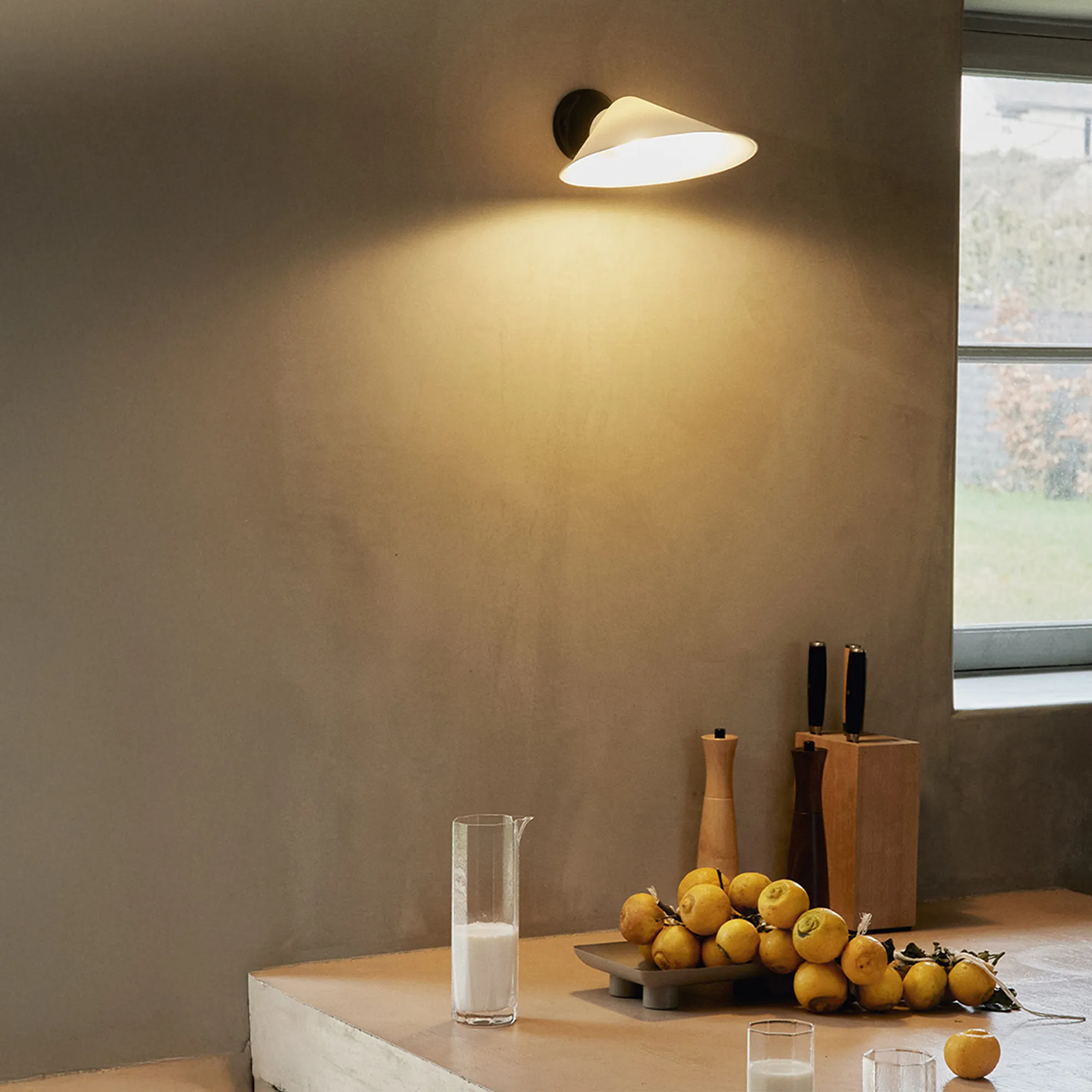 Plume SW vegglampe med knapp - 4