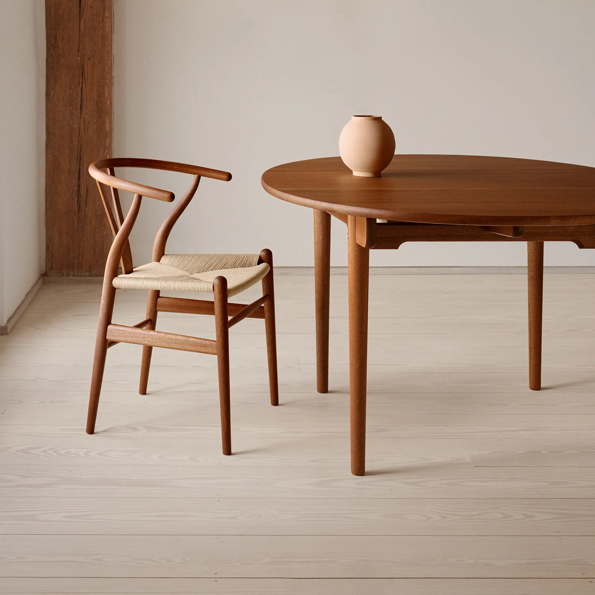 CH24 Y-stol - mahogny/naturlig flettet papirsnor - Carl Hansen - Hans J. Wegner - NO GA