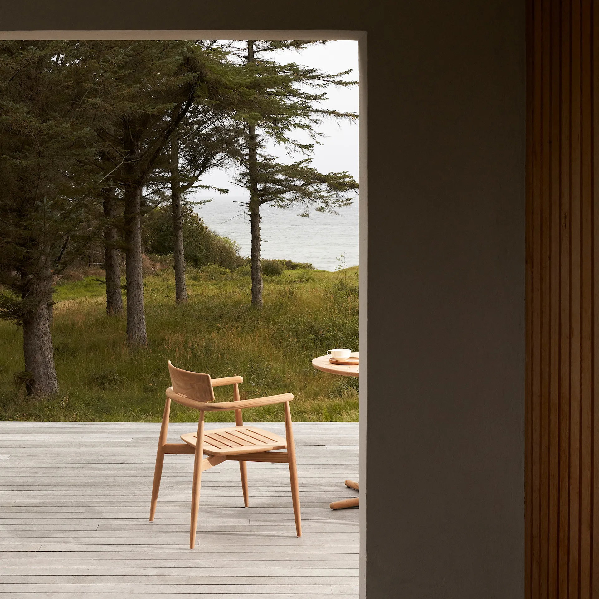 E008 Embrace Outdoor Series Chair, Ubehandlet teak - Carl Hansen - NO GA