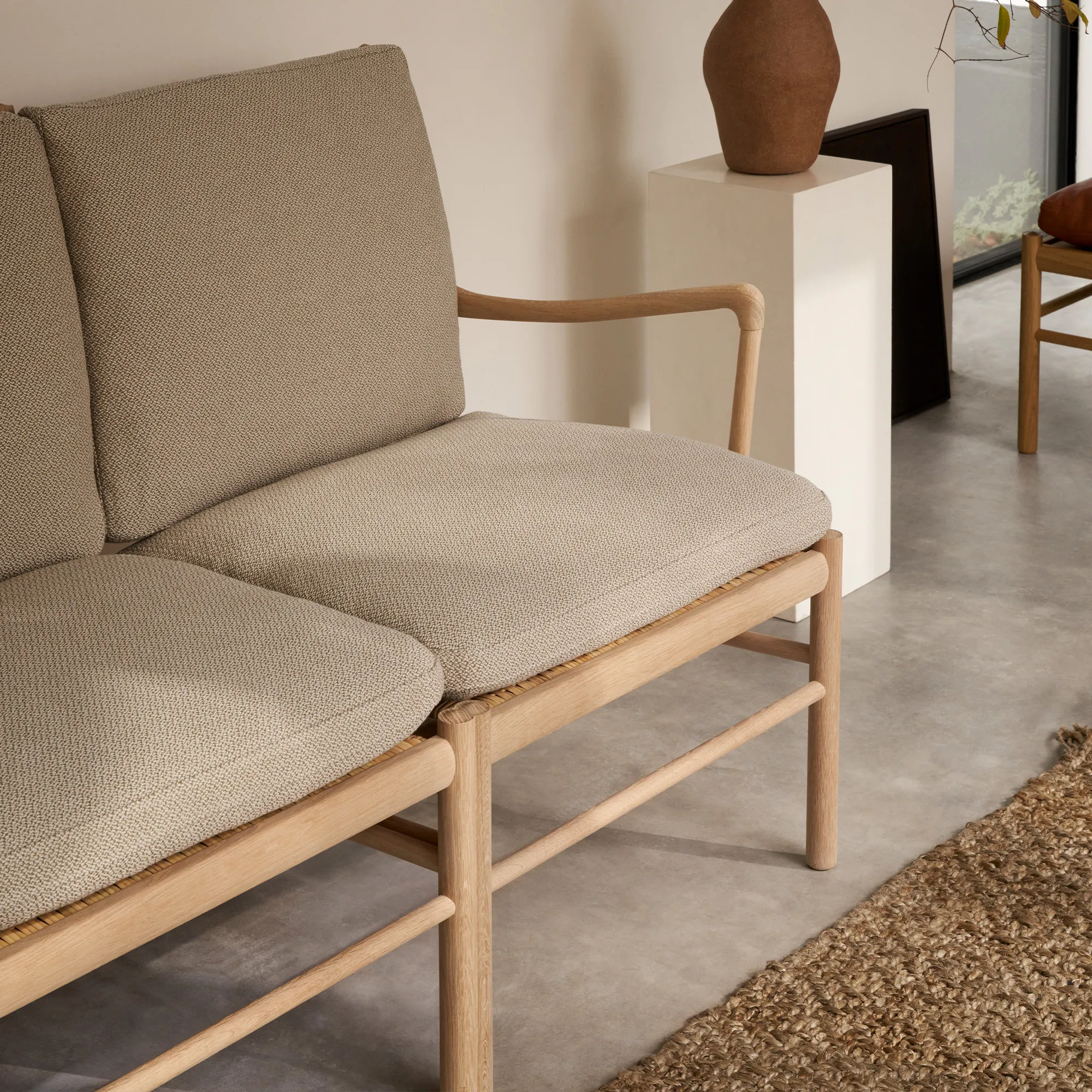 OW149-2 Colonial 2-seters sofa valnøtt