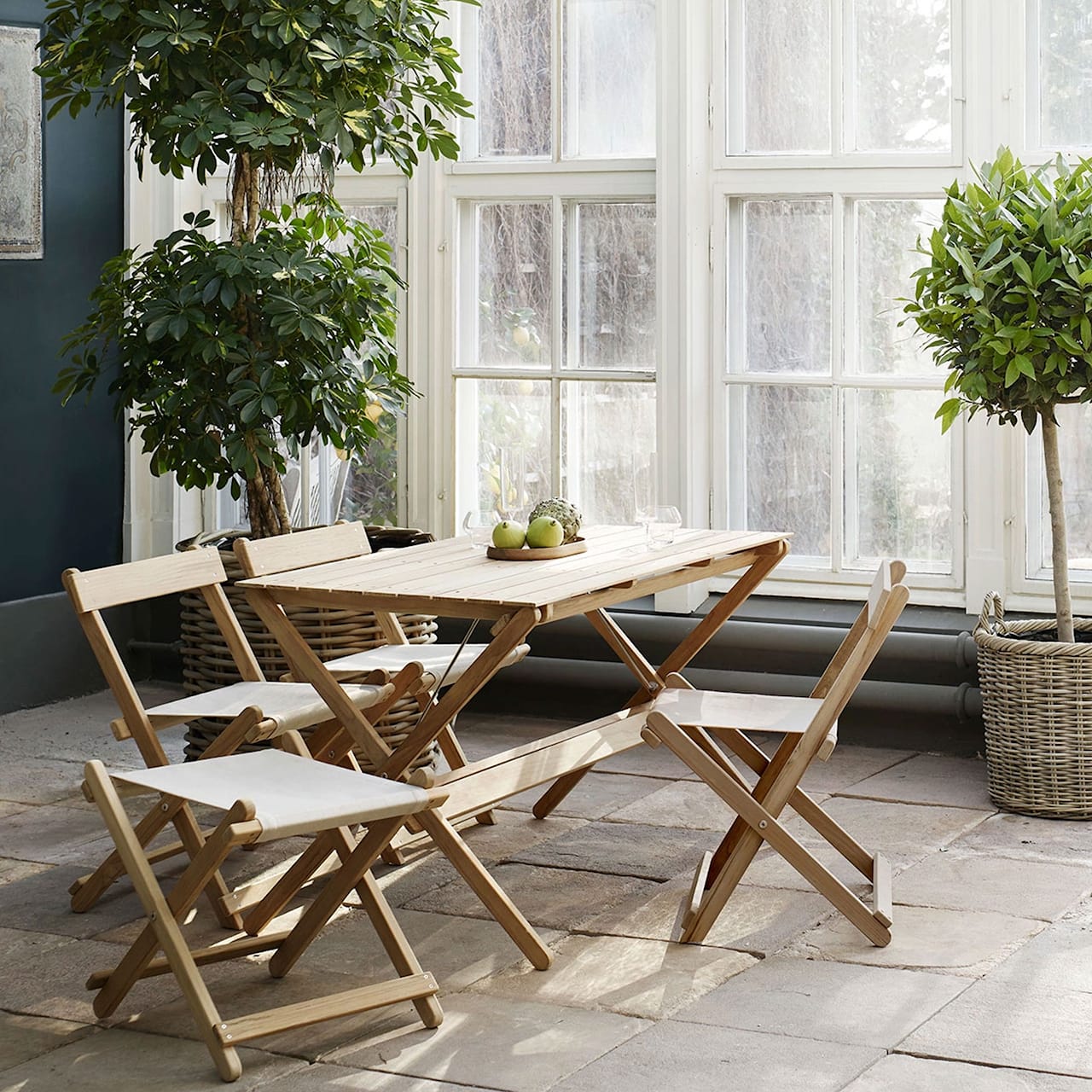 BM Dining table group Set