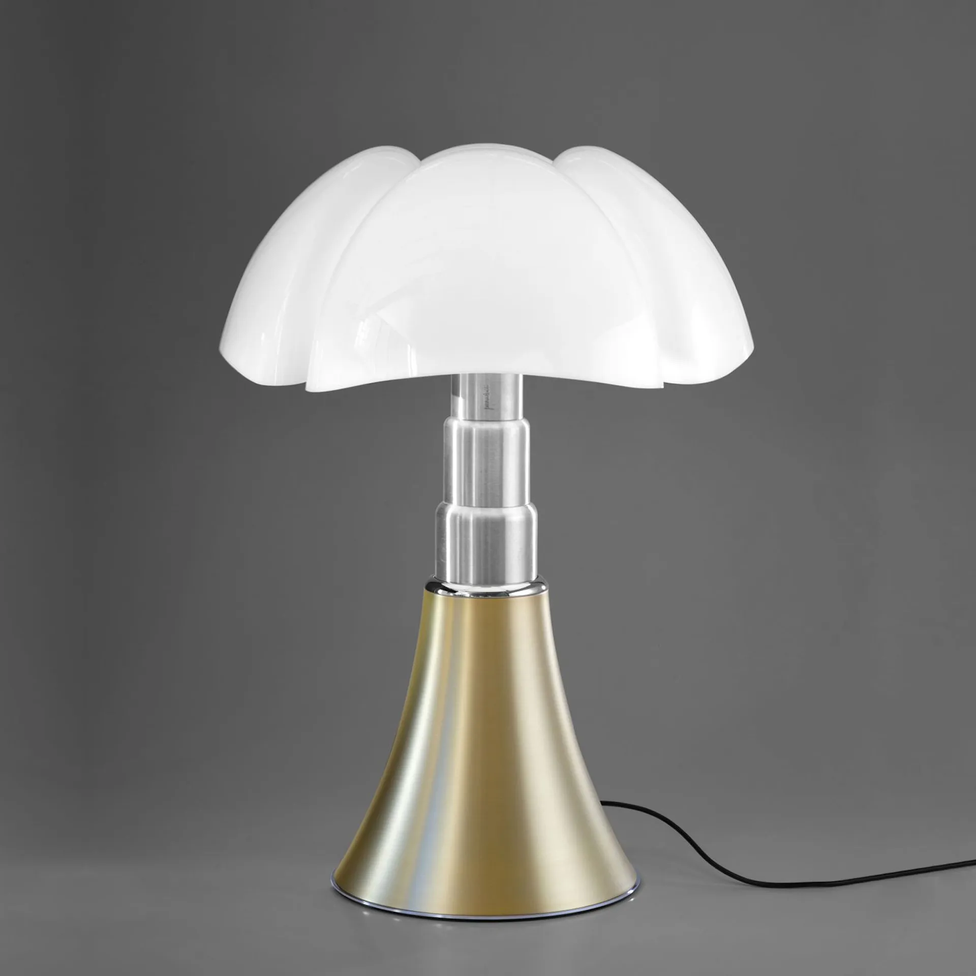 Pipistrello Table Lamp Brass - Ikke dimbar - Martinelli Luce - Gae Aulenti - NO GA