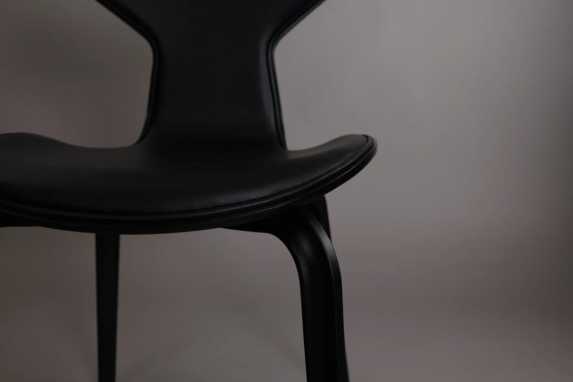 Grand Prix 4130 Black Edition - Fritz Hansen - Arne Jacobsen - NO GA