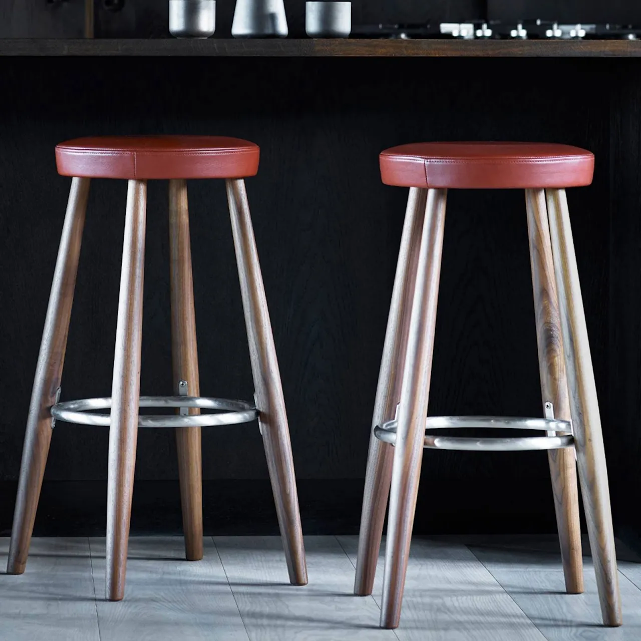 CH56 High Stool - Valnøtt