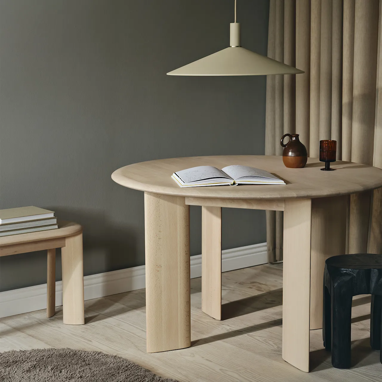 Bevel spisebord Ø117 cm