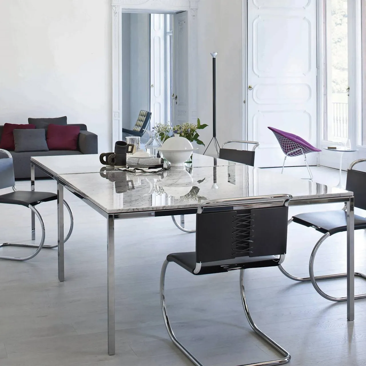 Florence Knoll High Table, Kvadratisk, 140 x 140 cm, skiva i Vit Arabescato marmor