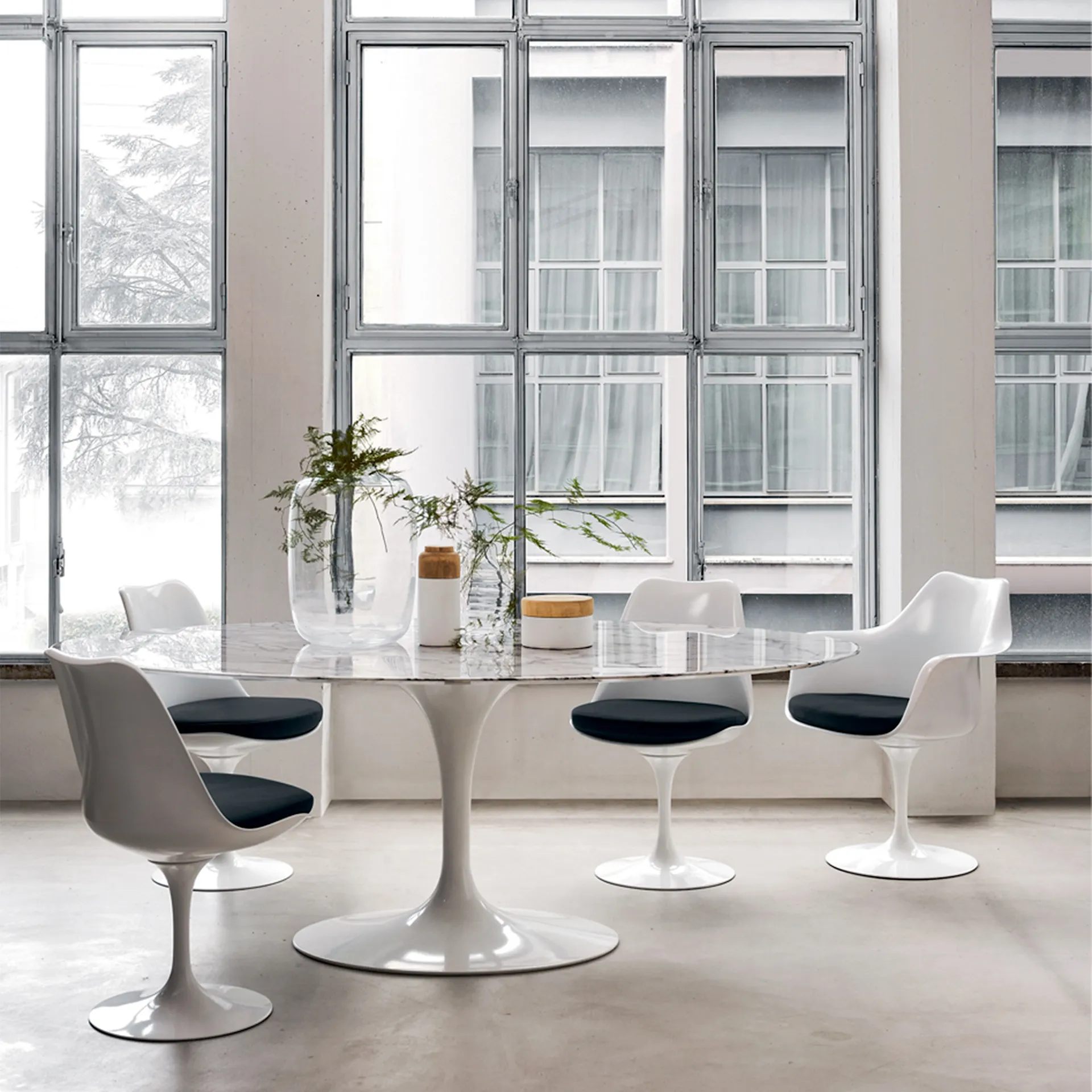 Saarinen Oval spisebord 244 cm White - Knoll - Eero Saarinen - NO GA