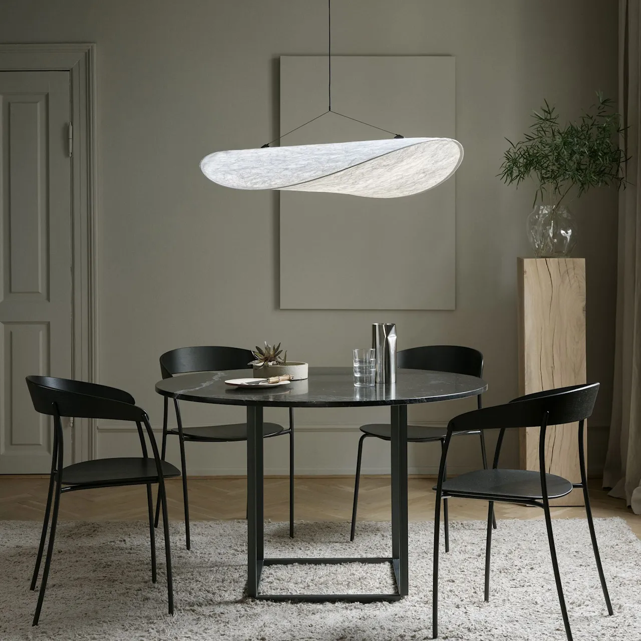 Florence Dining Table - Ø120, Top: Marble - Black Marquina, Base: Black