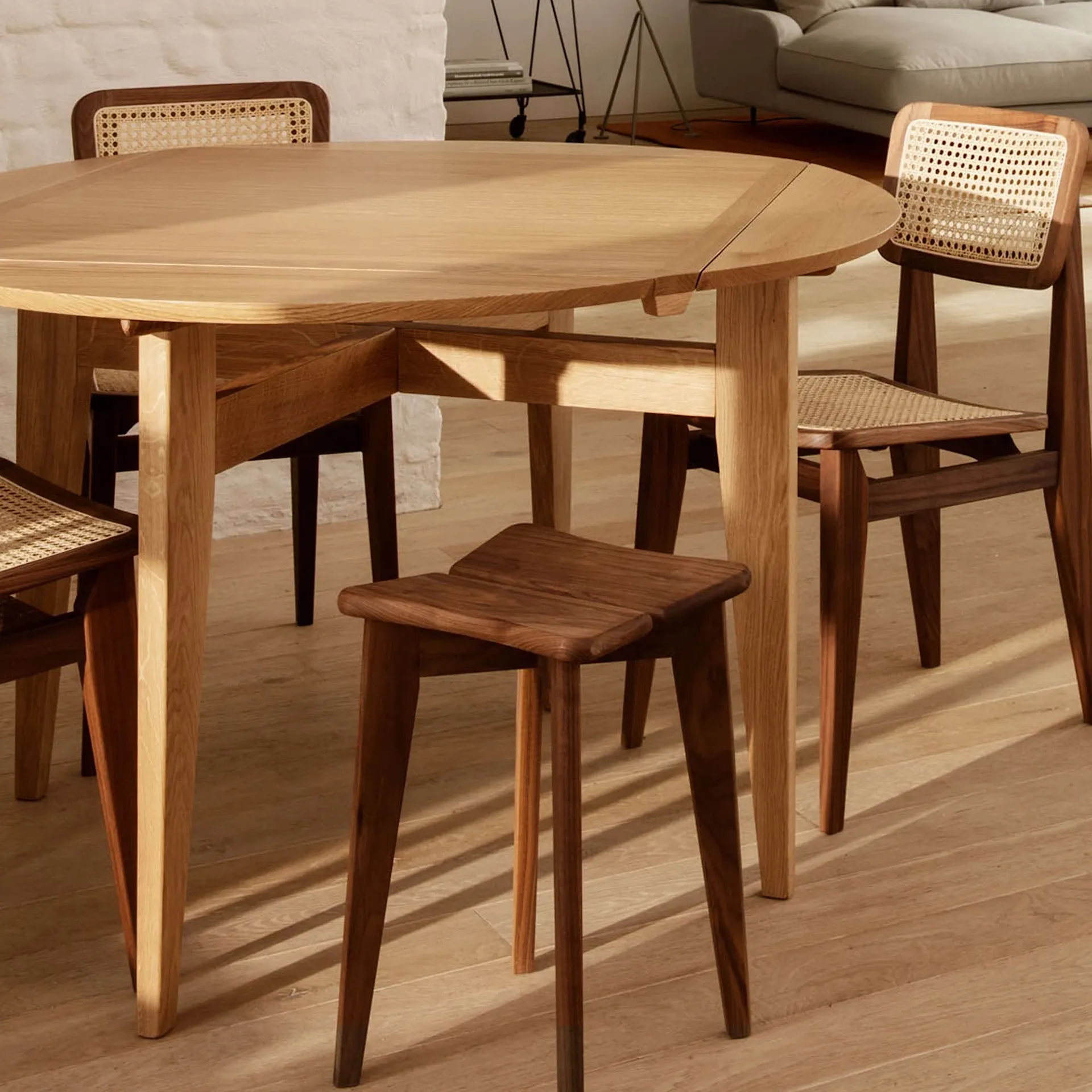 B-Table Round/Square Dining Table - Gubi - NO GA