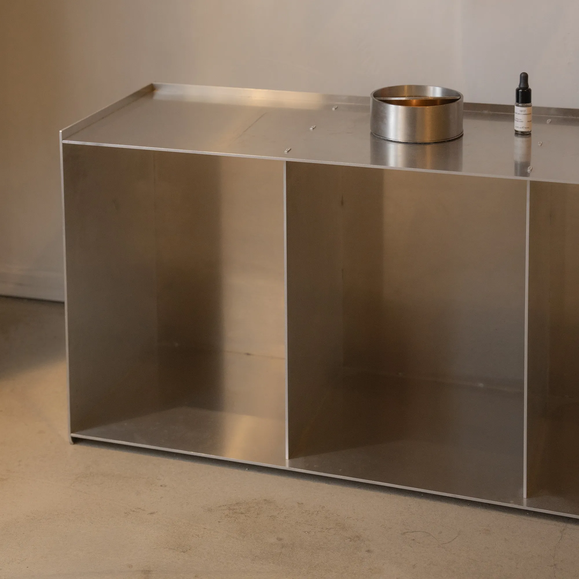 Rivet Case skjenk - 12