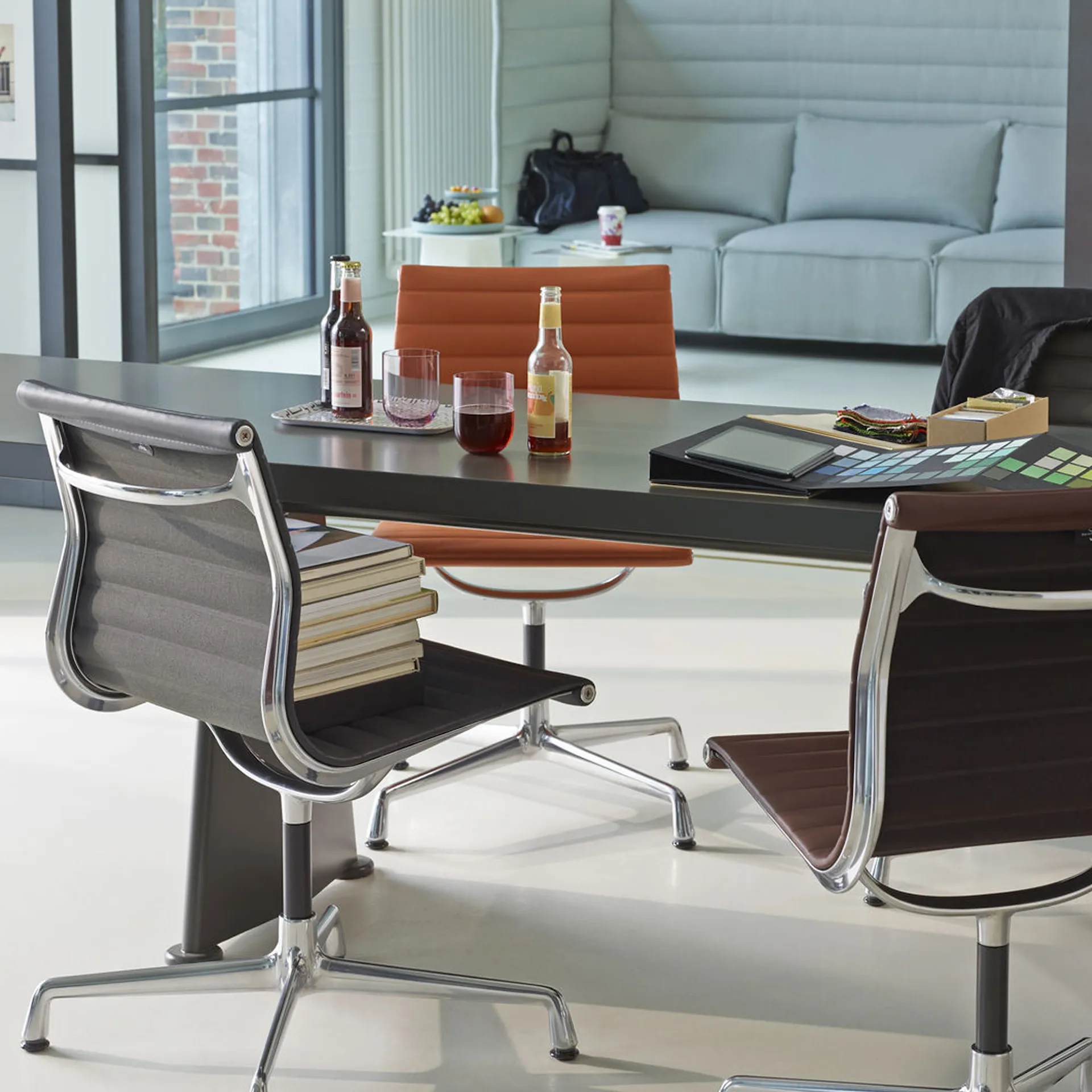 EA 108 skrivebordsstol Polished - Vitra - Charles & Ray Eames - NO GA