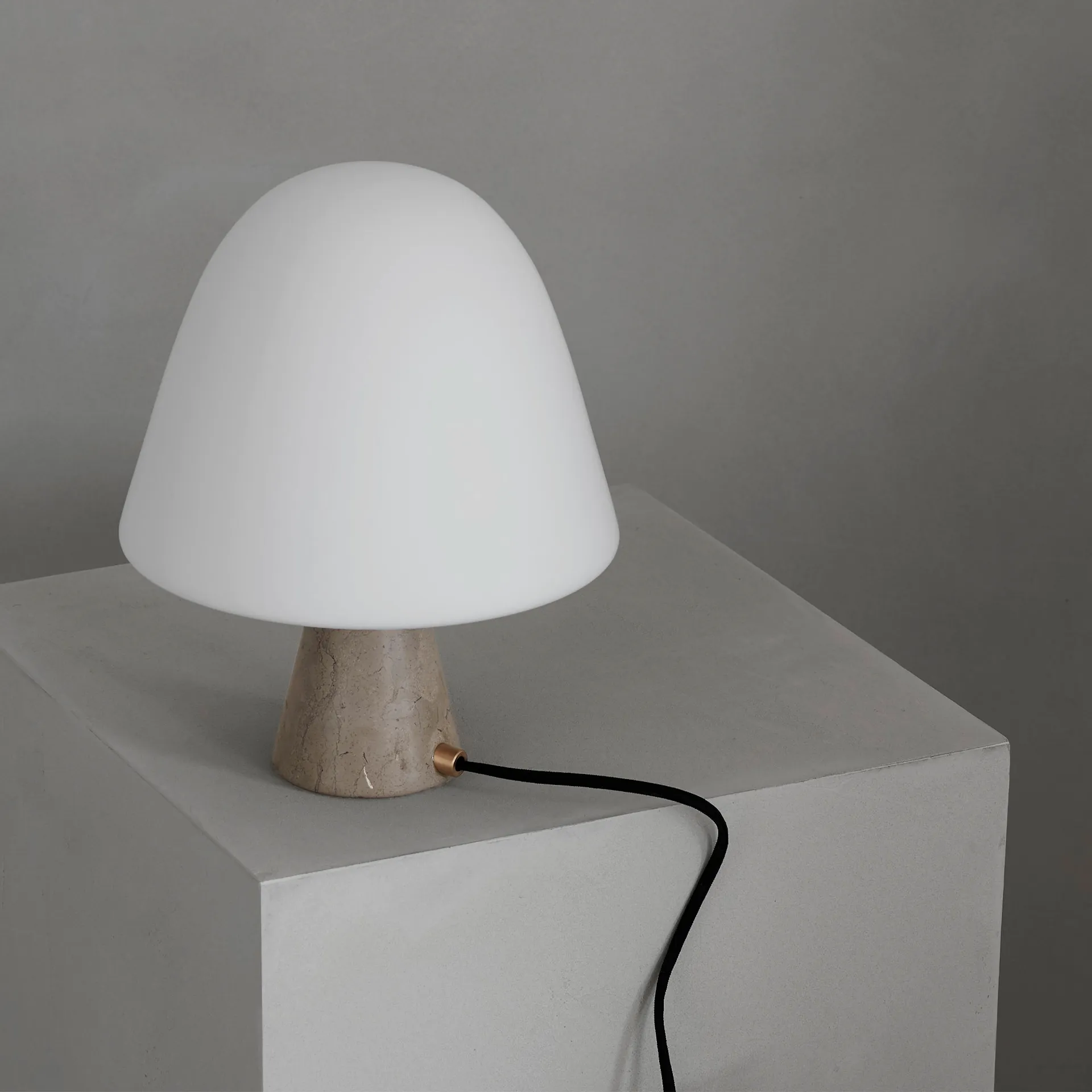 Meadow Lamp - Fredericia Furniture - NO GA