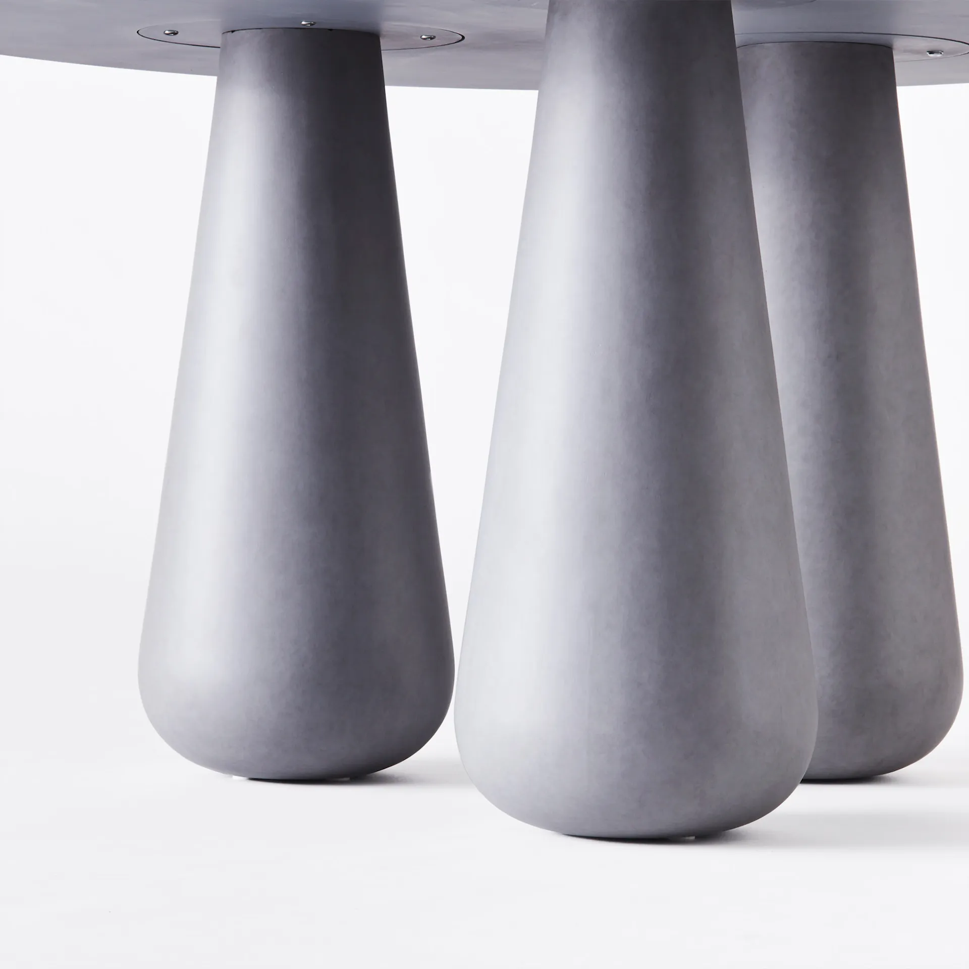 Concrete Dining Table - Dusty Deco - Edin & Lina Kjellvertz - NO GA