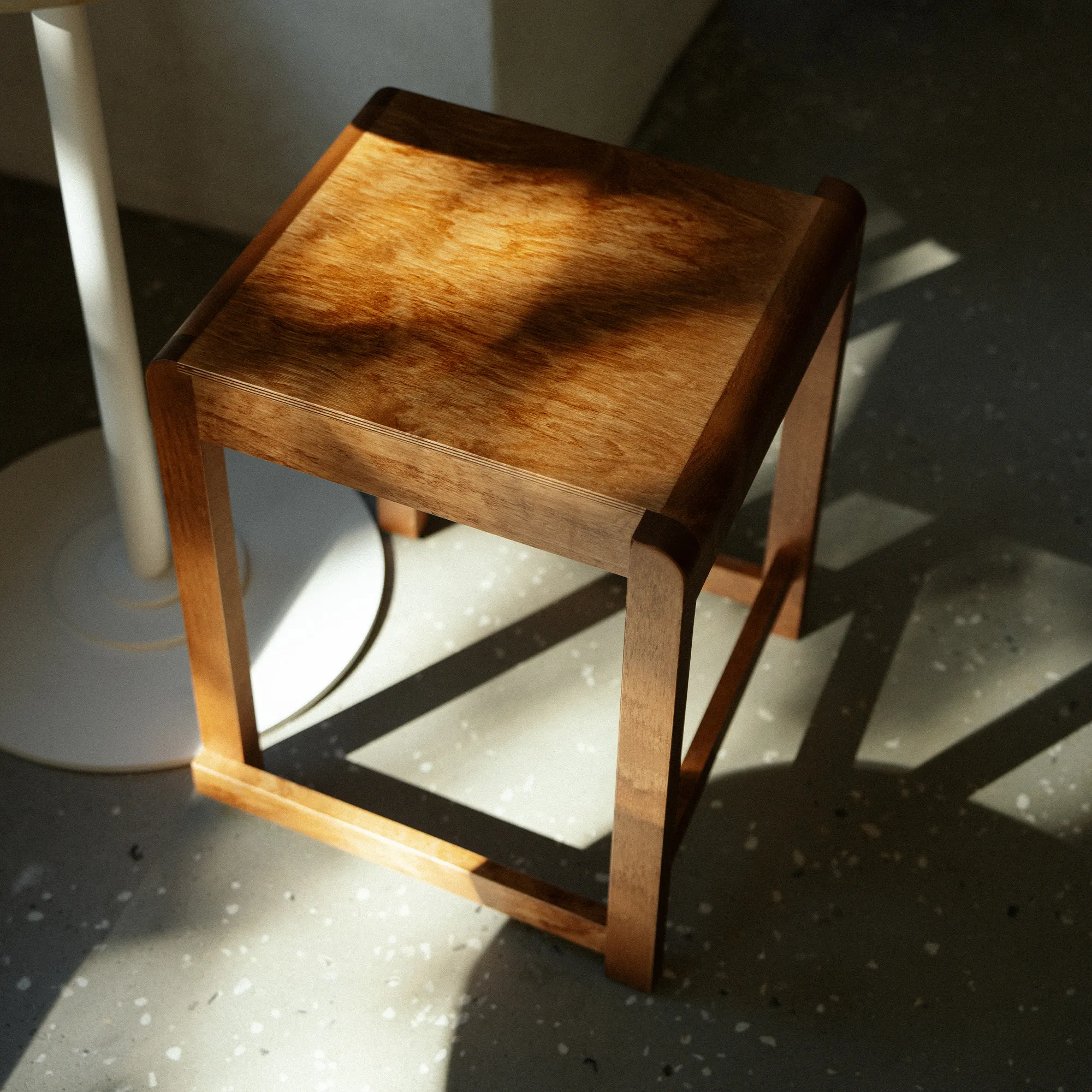 Low Stool 01 krakk - 2