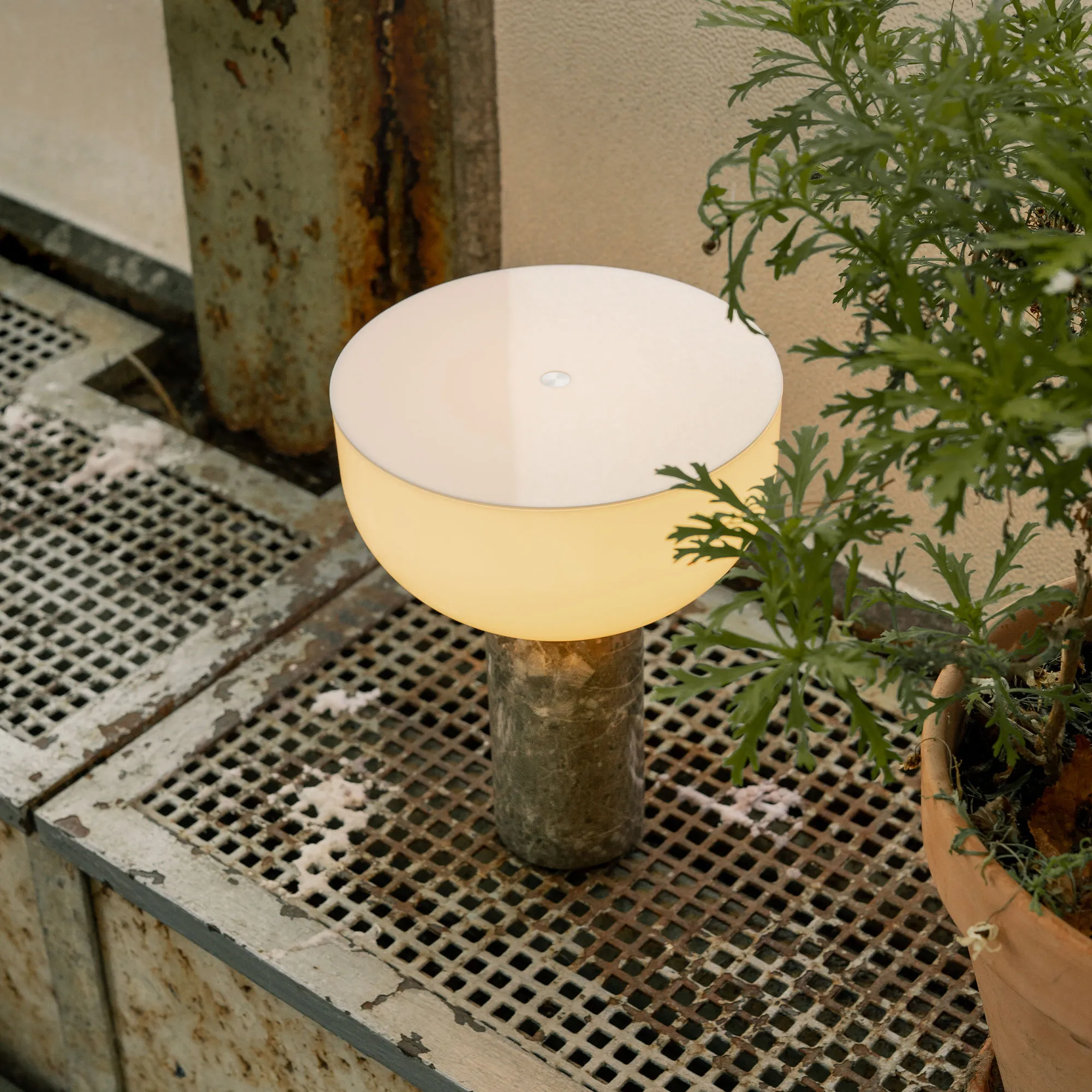 Kizu Portable Table Lamp - 9