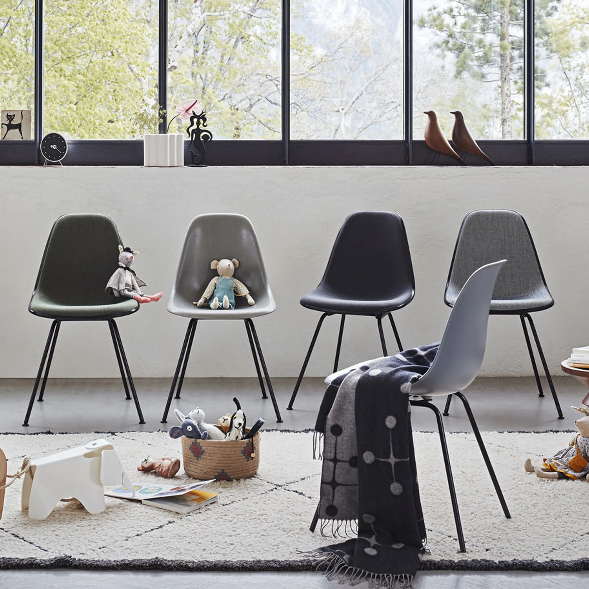 Eames RE Plastic Chair DSX stol Basic Dark - 3