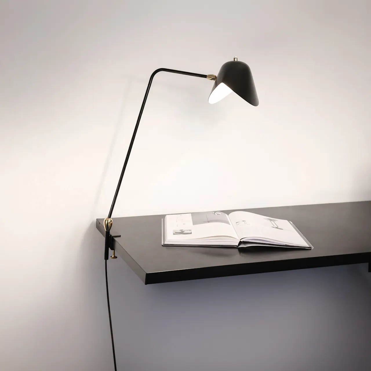 Agrafée skrivebordslampe
