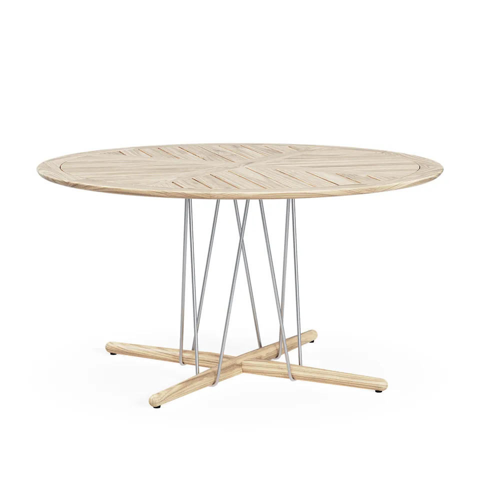 E022 Embrace Outdoor Series Table Ø 140 cm, Teak