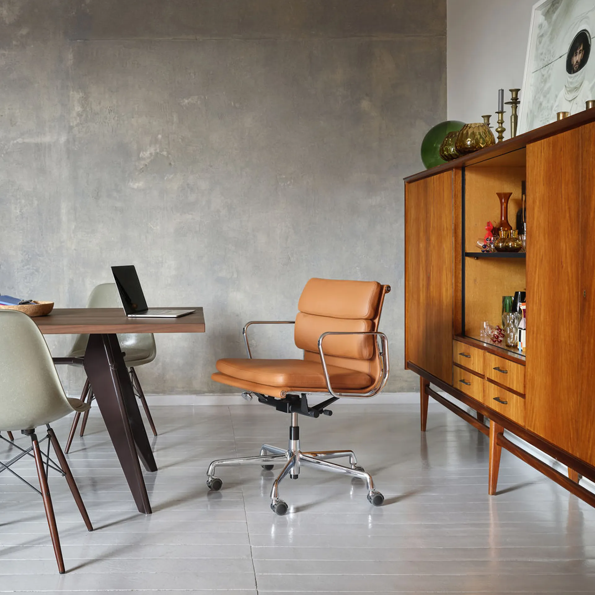 EA 217 skrivebordsstol Polished - Vitra - Charles & Ray Eames - NO GA