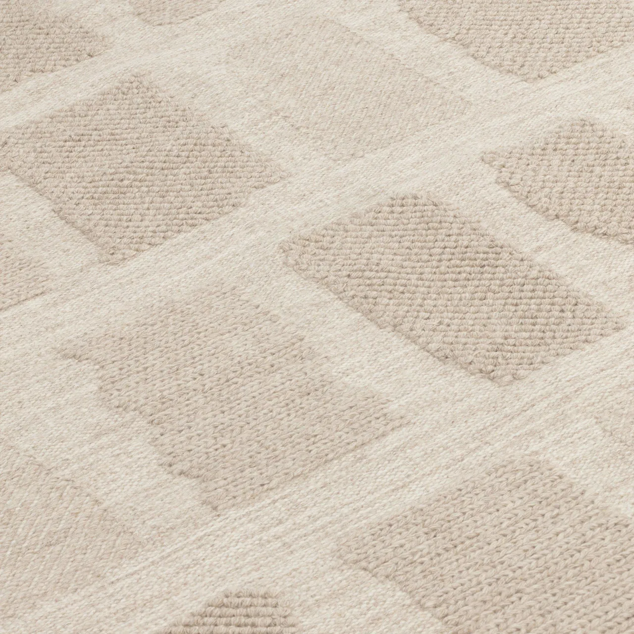 Tessera Outcropped Medium ullteppe