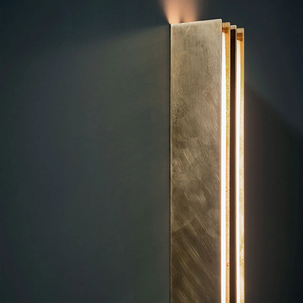 Blade Wall Lamp