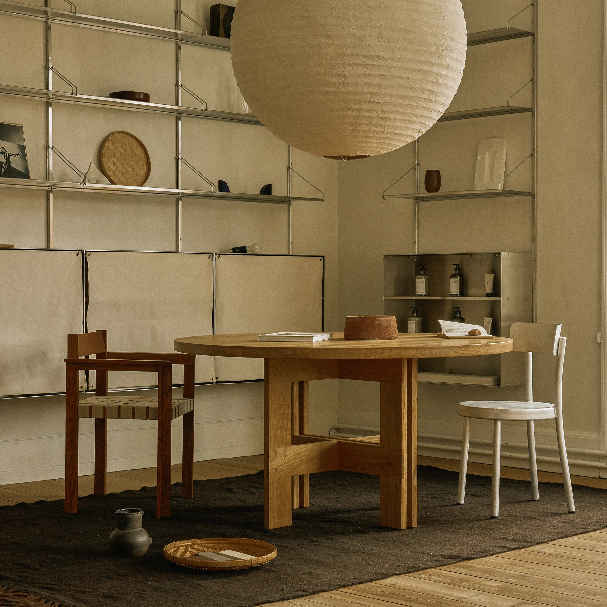 Symmetry Armrest Chair spisestuestol - 16