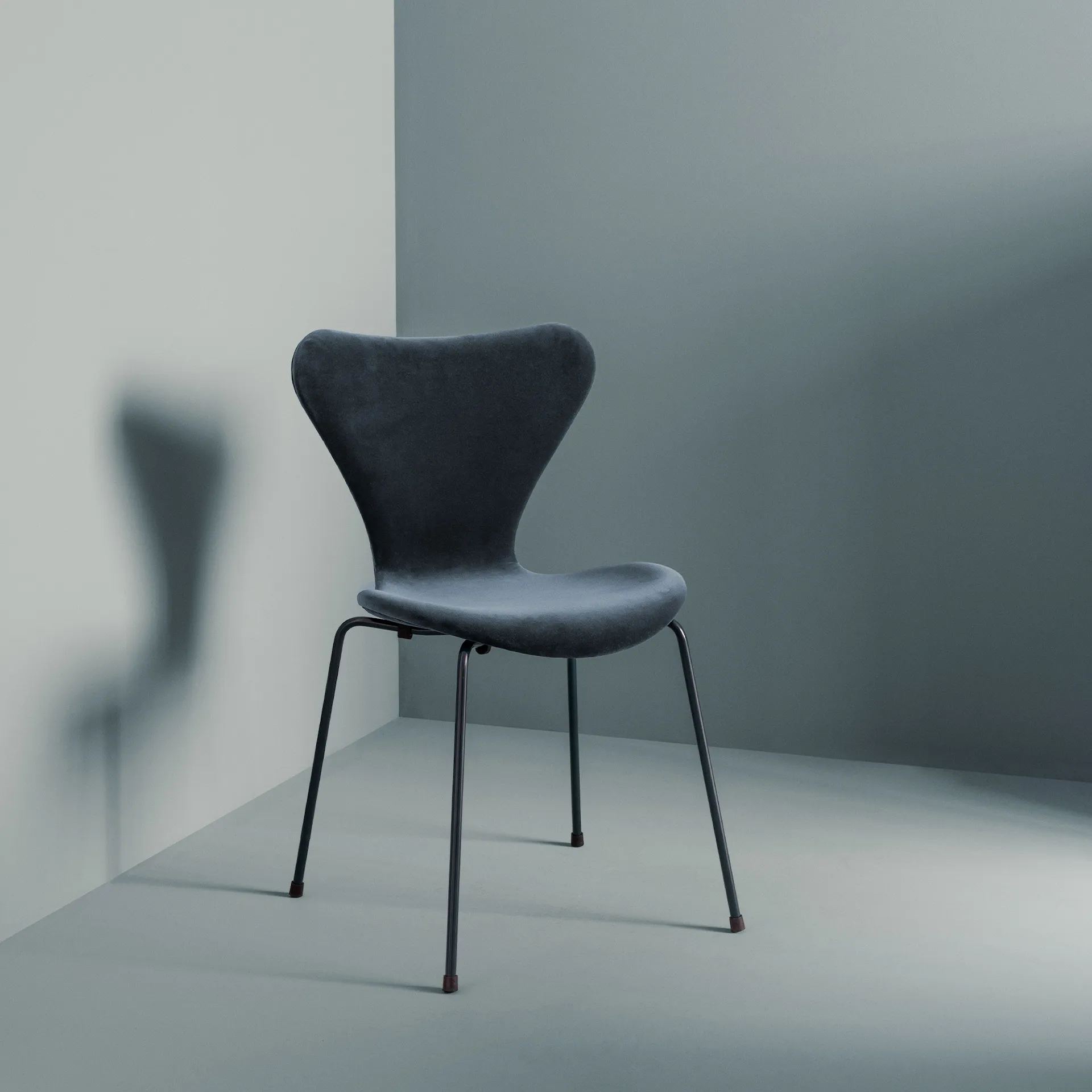 Series 7 stol 3107 heltrukket fløyel stålram brun bronse - Fritz Hansen - Arne Jacobsen - NO GA