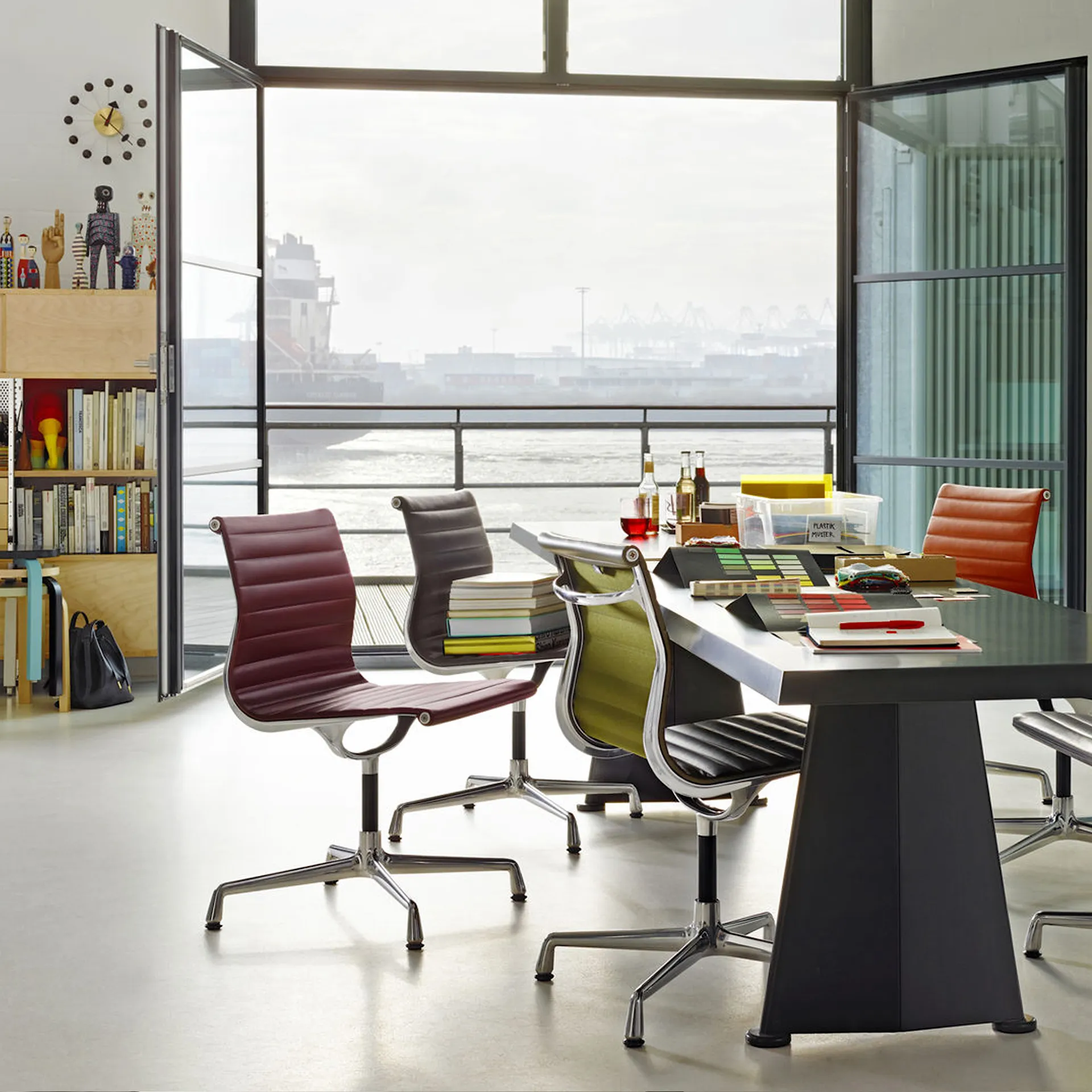 EA 108 skrivebordsstol Polished - Vitra - Charles & Ray Eames - NO GA