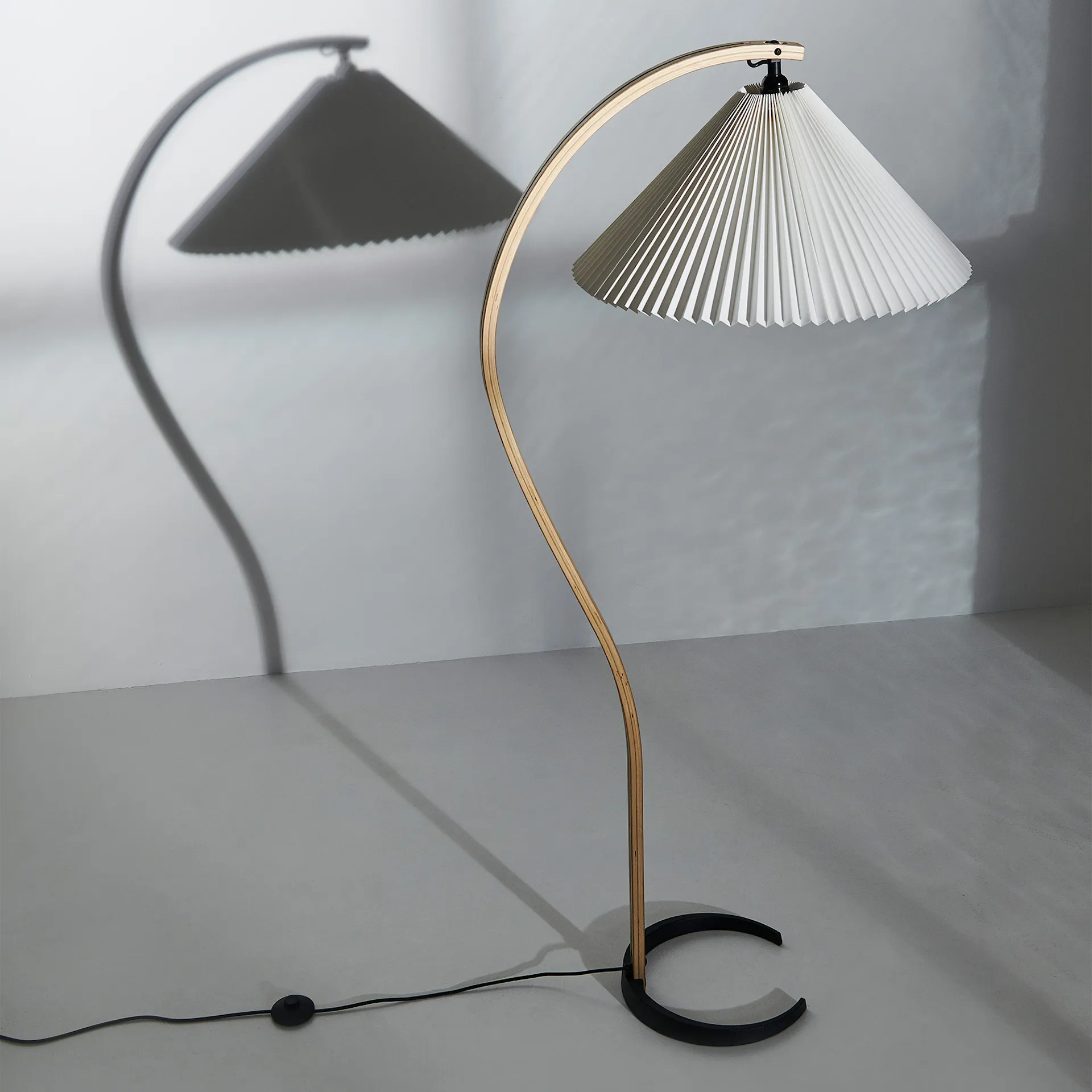 Timberline Floor Lamp - Gubi - NO GA