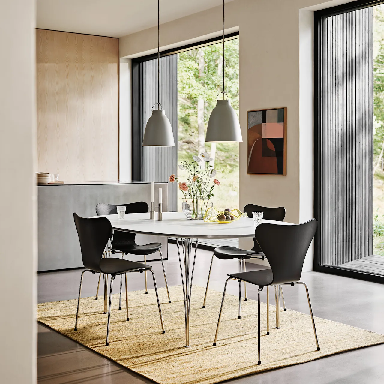 B620 Superellips spisebord & Sjuan 3107 spisestol svart ask 4 stk.