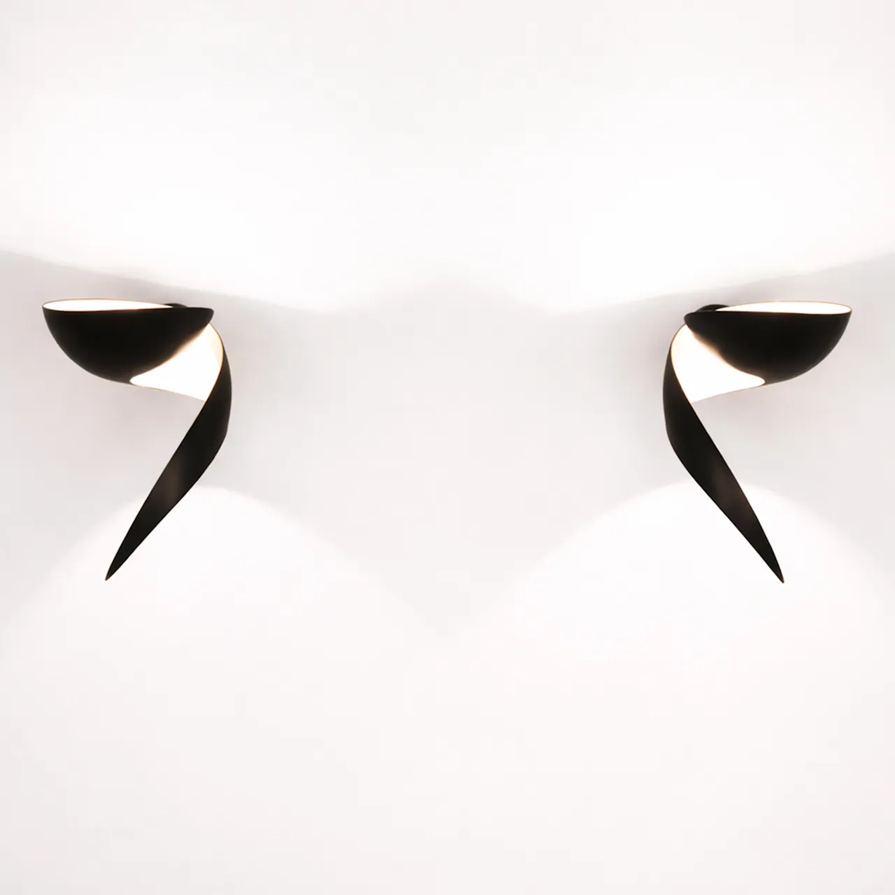 Flame vegglampe