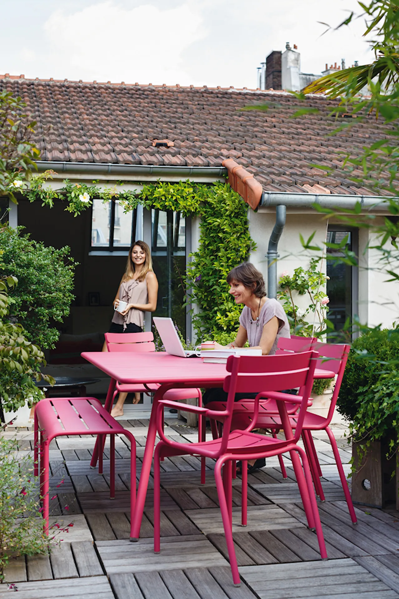 Luxembourg Small Low Table/Footrest, Chili 43