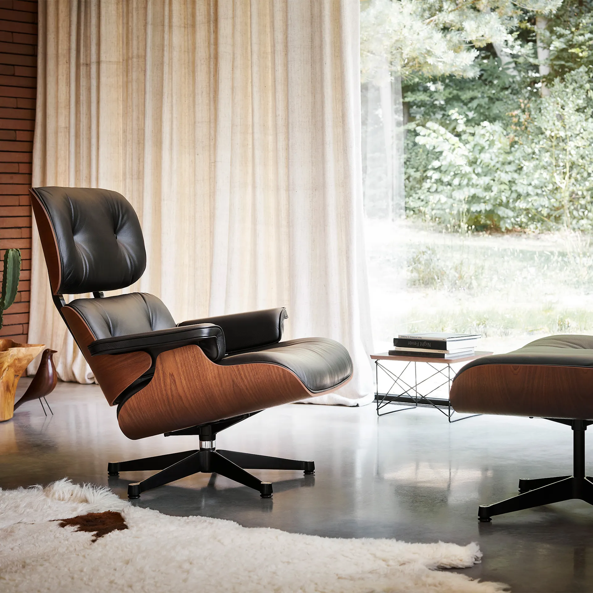 Eames Lounge Chair Black-pigmented Walnut Polished/Black lenestol - Vitra - Charles & Ray Eames - NO GA