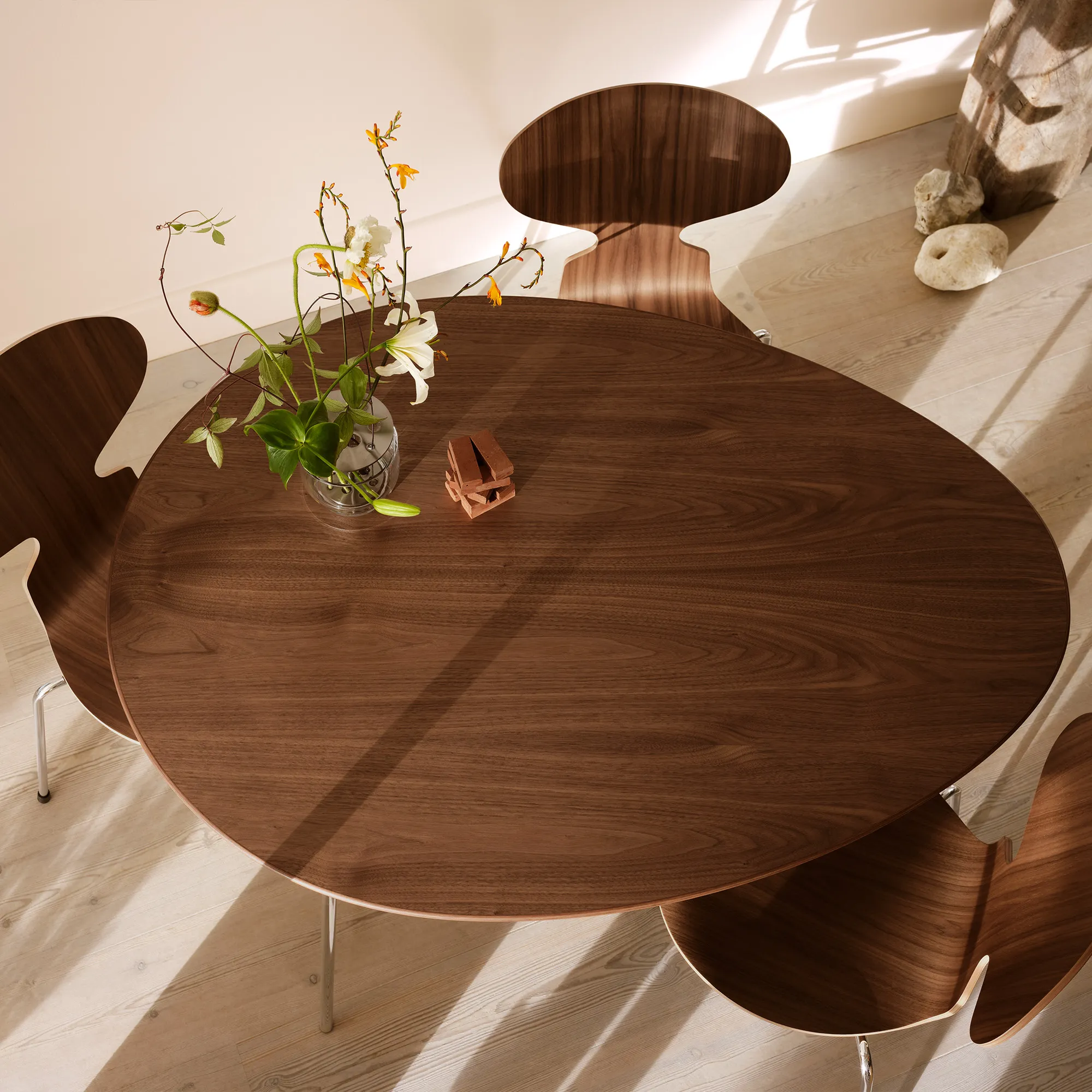 3100 Myran stol Lacquered Veneer Chrome