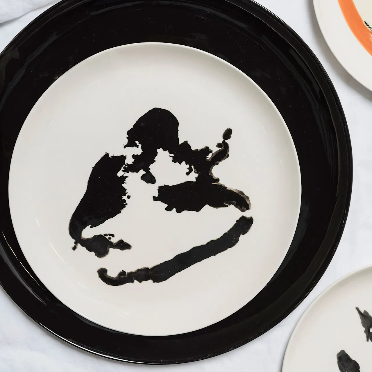 Feast Plate - White Pepper Black