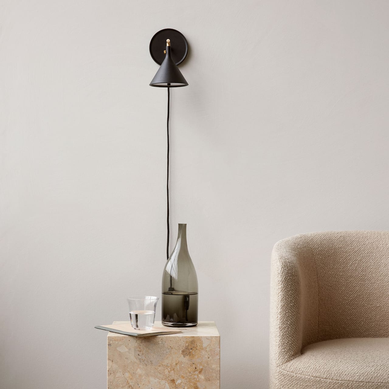 Cast Sconce Wall Lamp With Diffuser