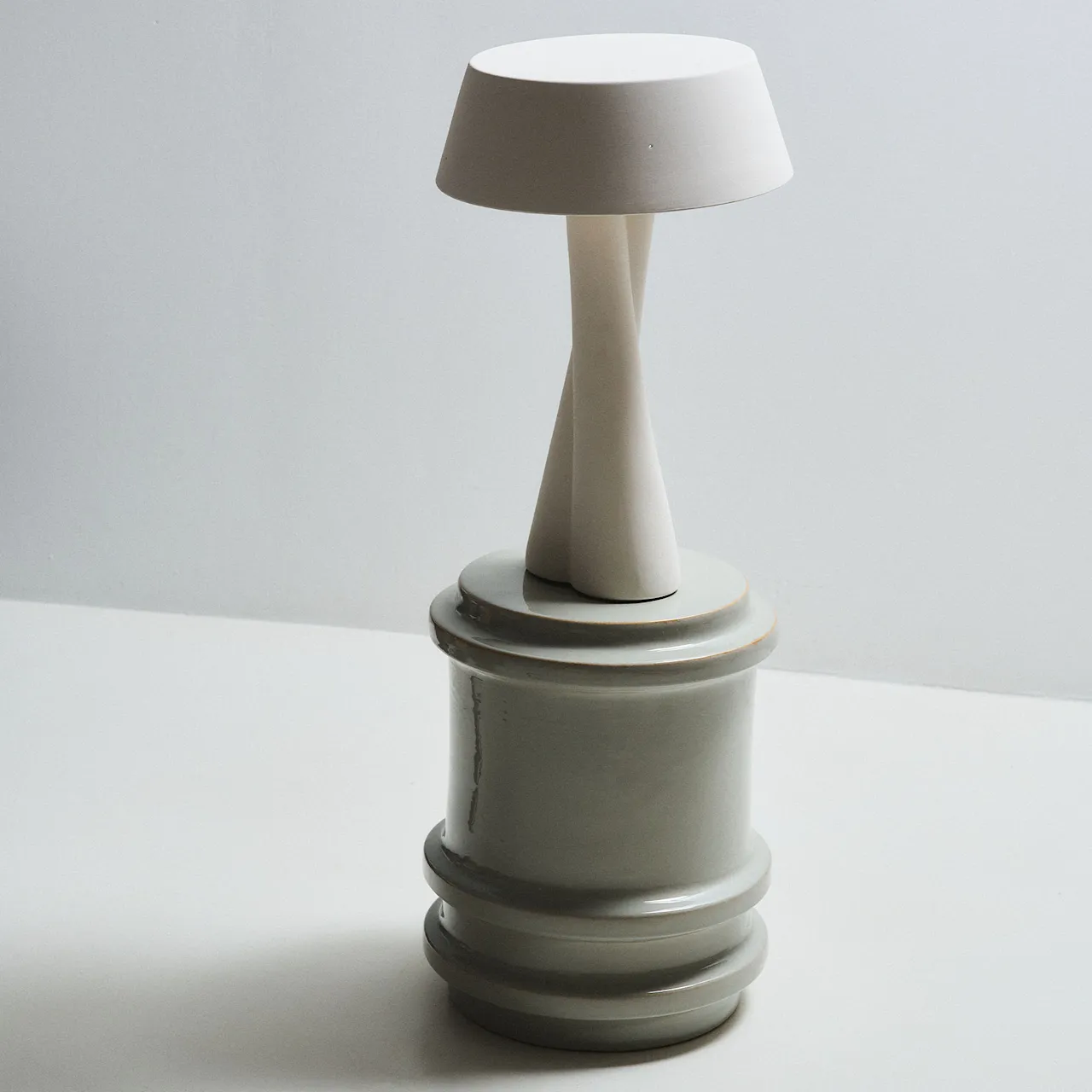Pawn sidebord geometrisk