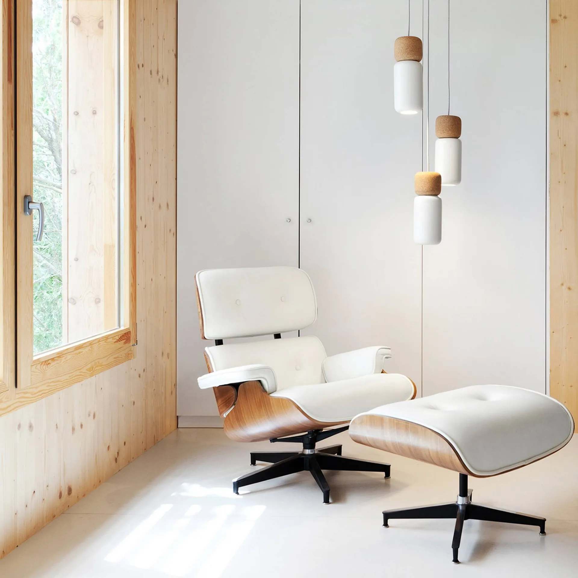 Eames Lounge Chair & Ottoman Santos Palisander svart/polert base - Vitra - Charles & Ray Eames - NO GA