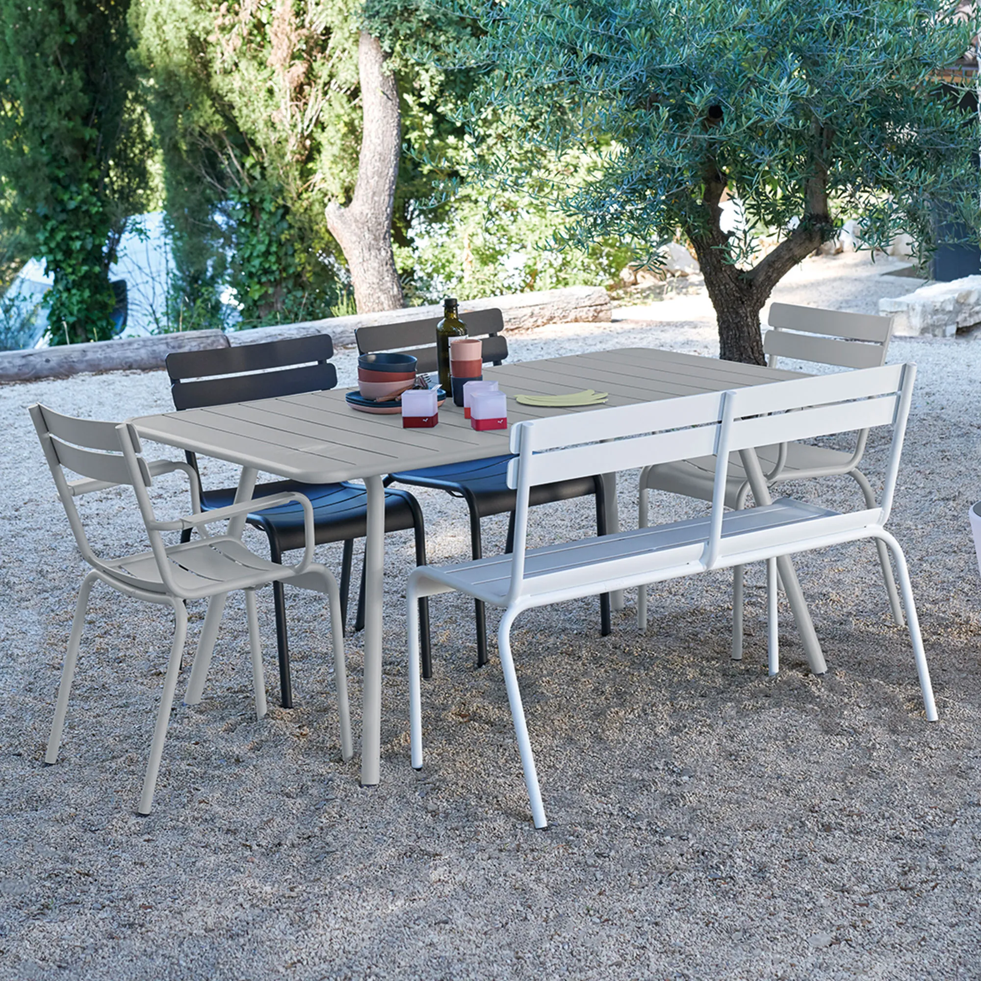 Luxembourg spisebordsett 143 x 80 cm og 4 stoler - 4