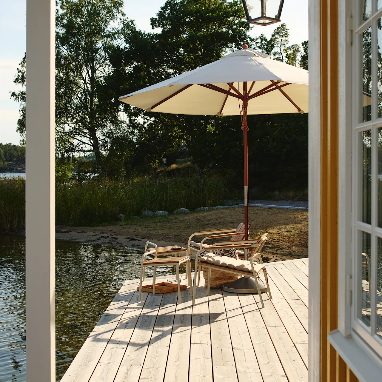 Kallio outdoor footrest green