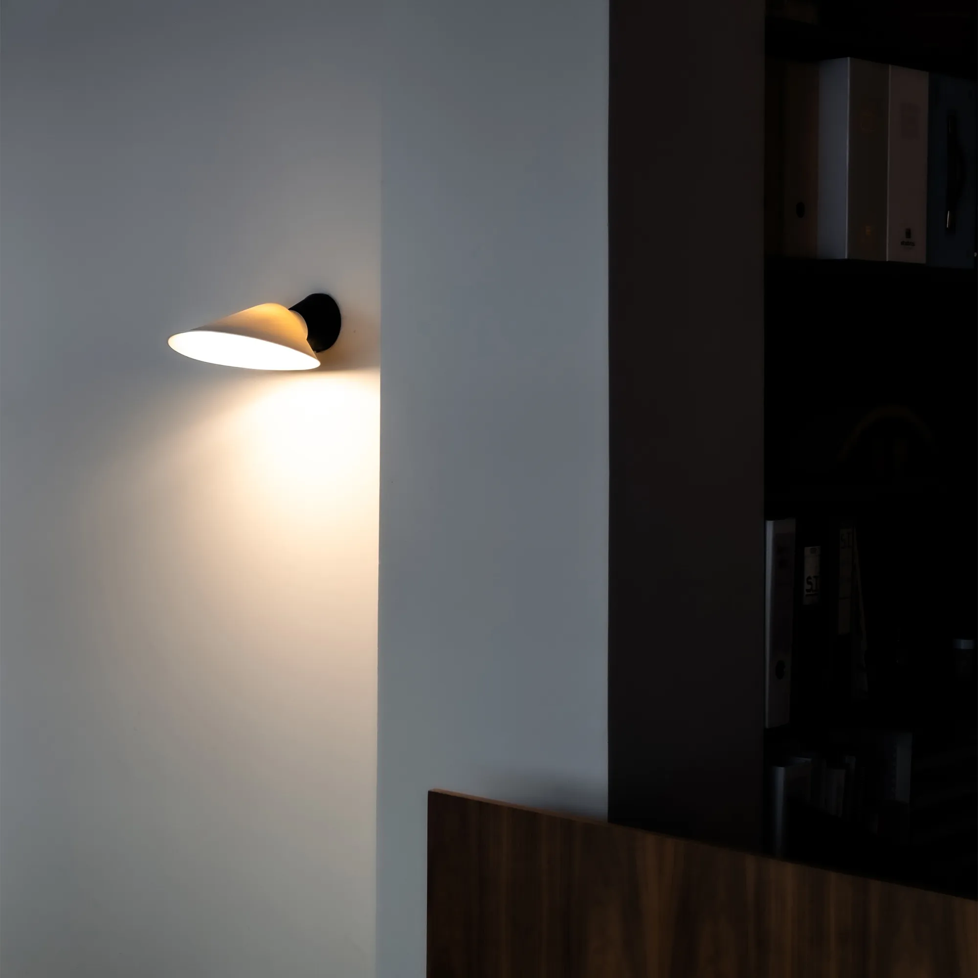 Plume SW vegglampe med knapp - 8
