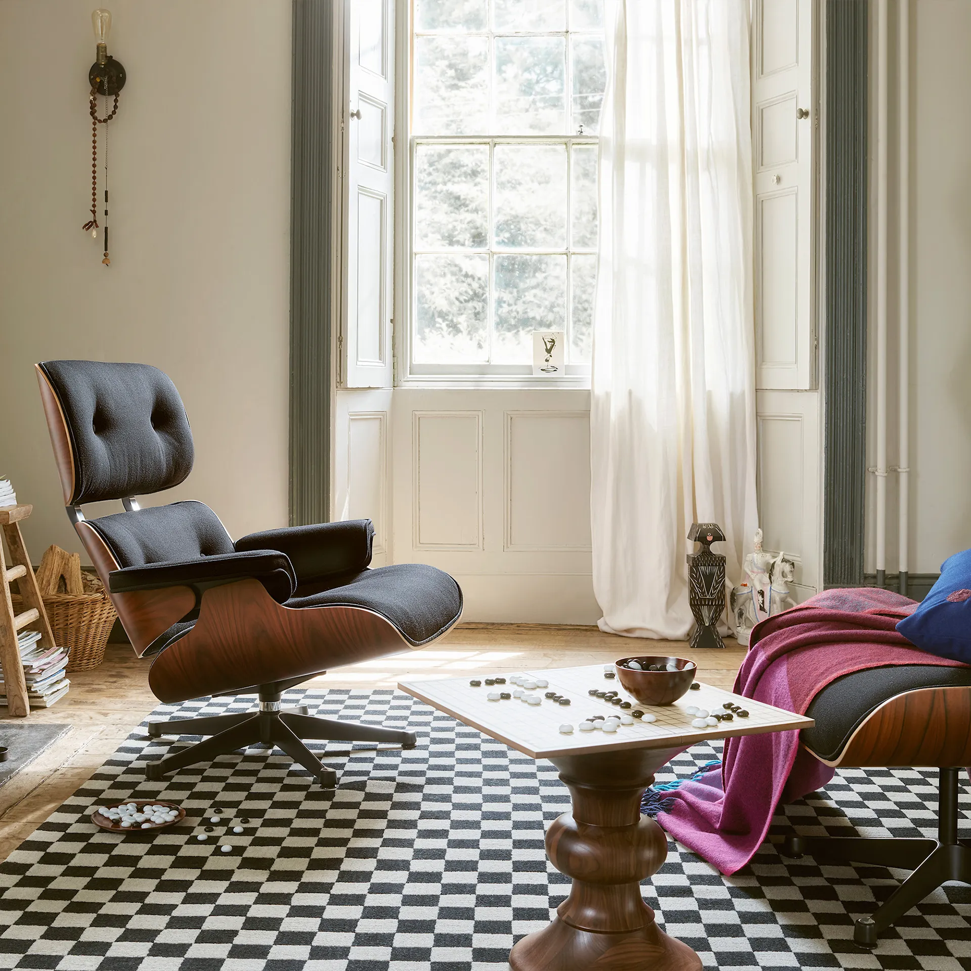 Eames Lounge Chair Black-pigmented Walnut Polished/Black lenestol - Vitra - Charles & Ray Eames - NO GA