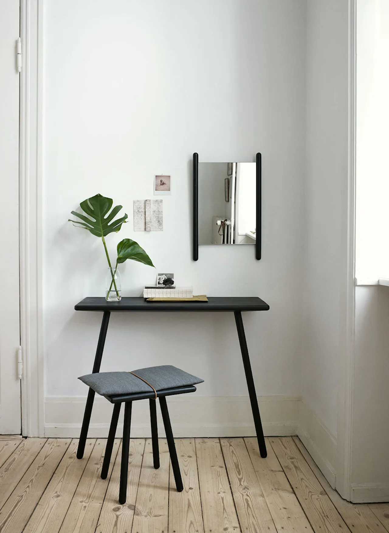 Georg Console Table