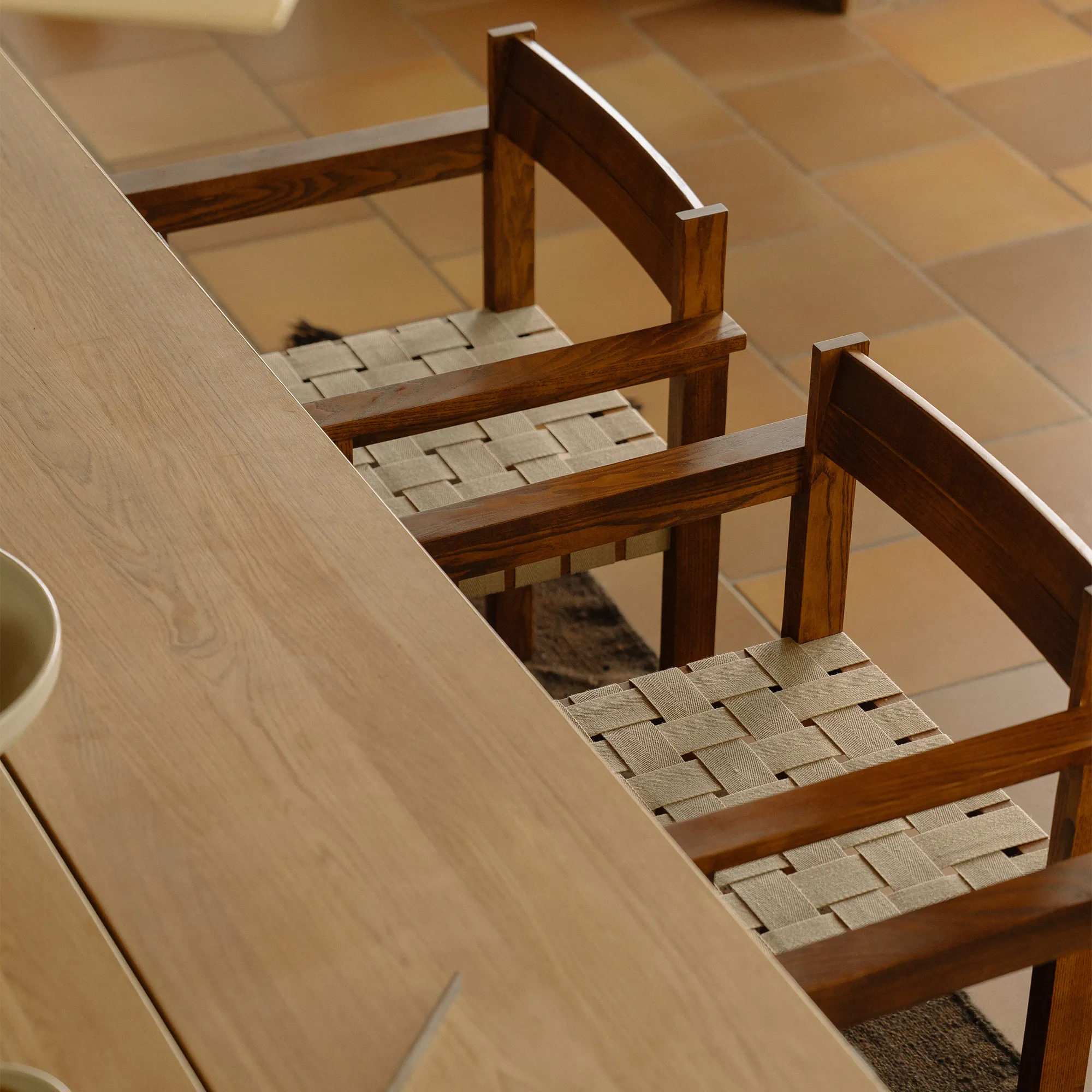 Symmetry Armrest Chair spisestuestol - 11