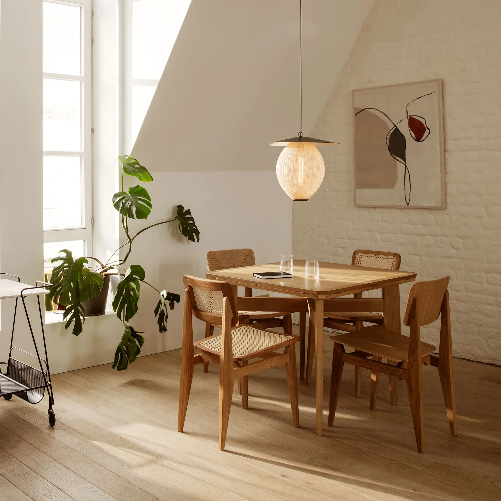 B-Table Round/Square Dining Table - Gubi - NO GA