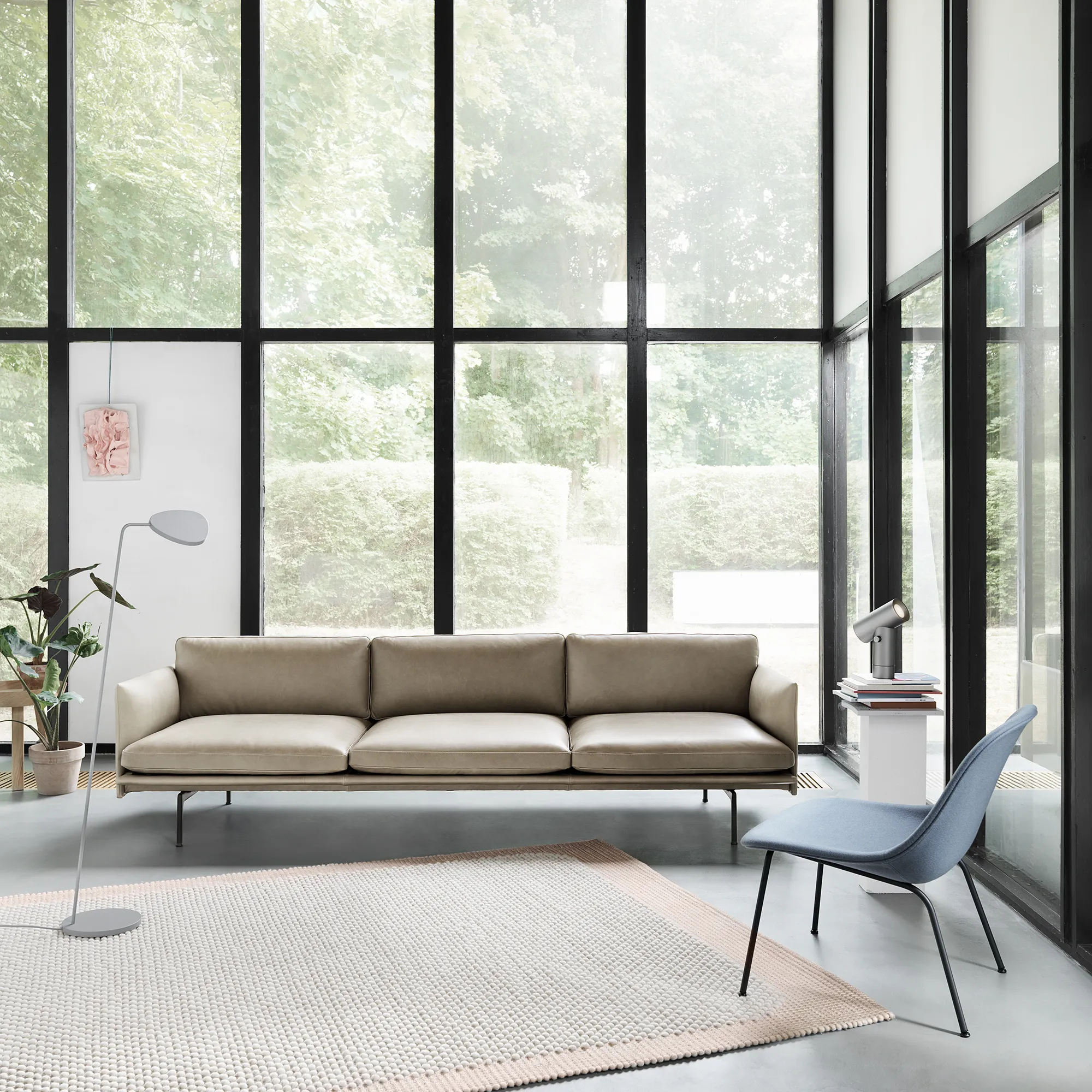 Outline 3 1/2-Seater / Black Base - 3