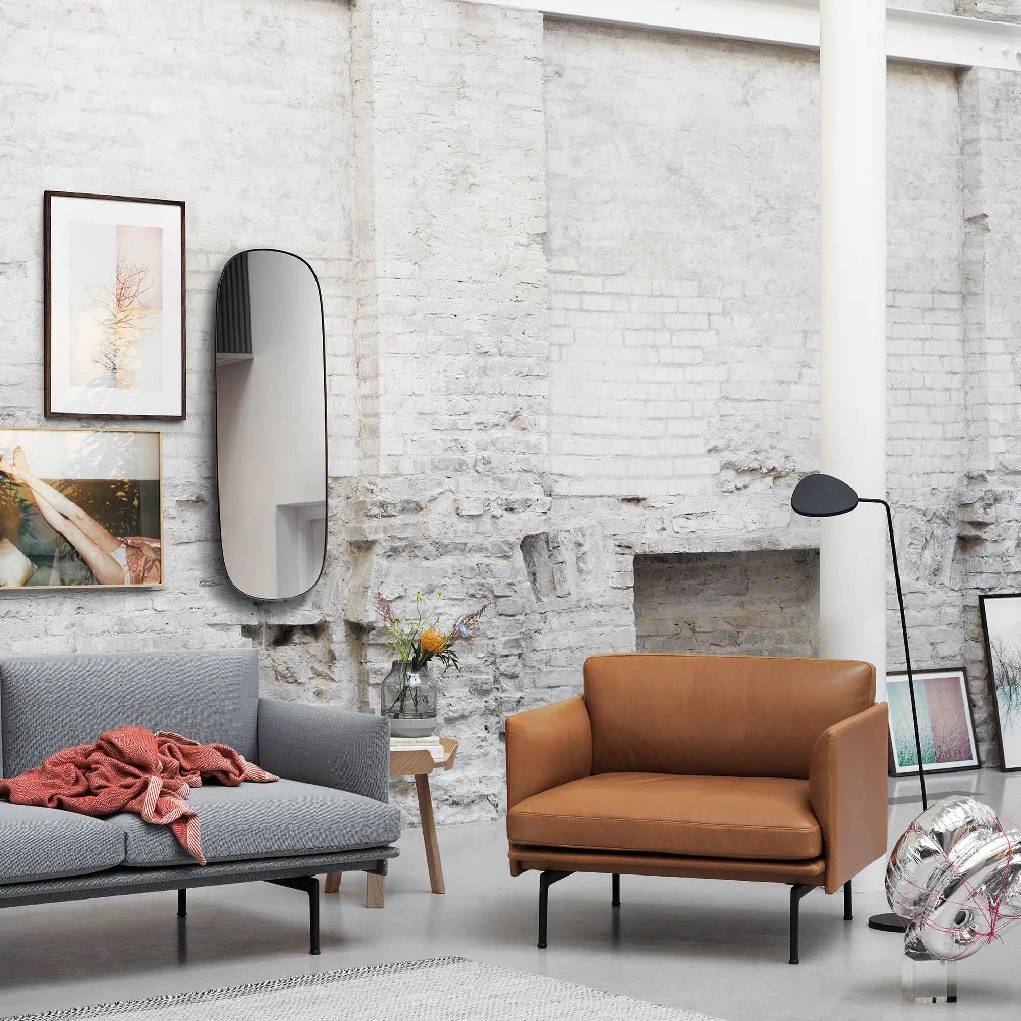 Outline Chair / Black Base - 3